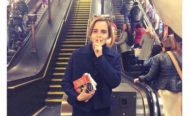 Ема Уотсън оставя стотици скрити книги в метрото