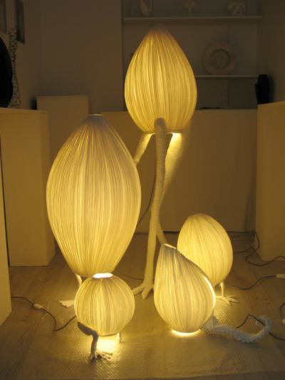 Мекото осветление е приютено в деликатни хартиени фигури – в лампите-уникати на Papier à êtres