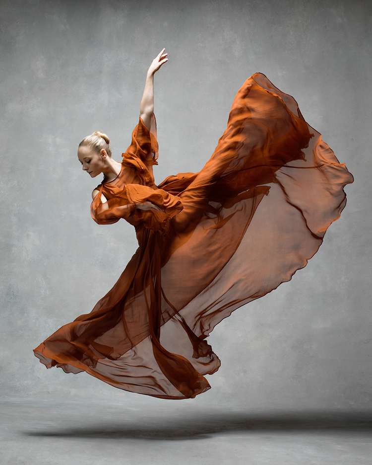 Изкуството на движението: портрети улавят професионални балетисти в полета на танца