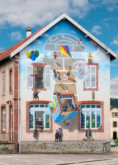 Фалшиви фасади: Изящното улично изкуство на Patrick Commecy