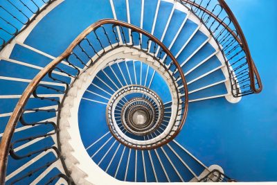 Хипнотизиращата красота на стълбищата на Будапеща (в Time Machine от Bálint Álovits)