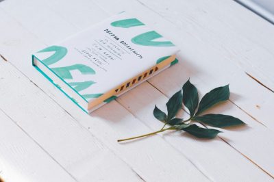 14+ чудни находки от изтеклата книжна година